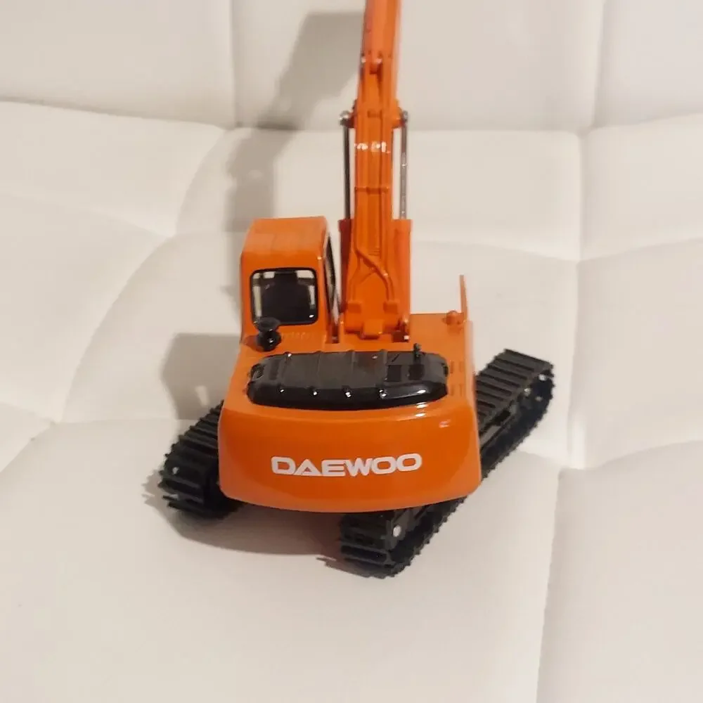 New Clover Daewoo Excavator Solar 220 LC-V 1/40 Scale Diecast Model Vehicle